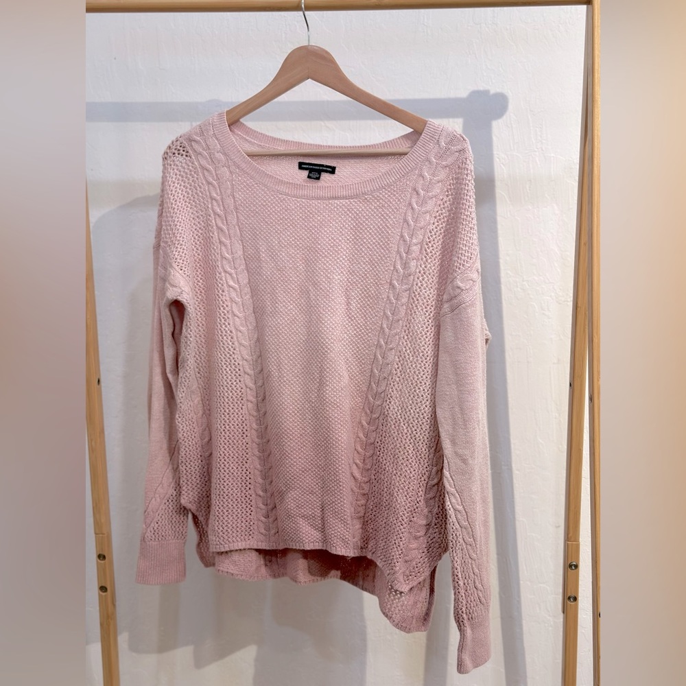 American Eagle Ombré Pink Sweater! Size Medium.